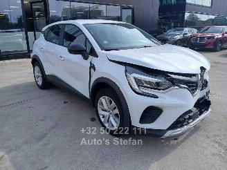 damaged passenger cars Renault Captur EQUILIBRE 2024/1