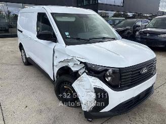 krockskadad bil auto Ford Transit COURIER TREND 2024/8