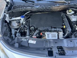 Peugeot 2008 1,2 BENZINE 110,PS AUTOMATIK picture 12