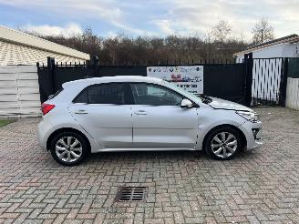 Kia Rio BENZINE - AUTOMATIC picture 5