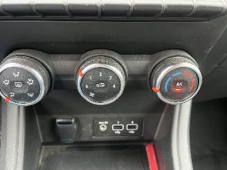 Renault Captur BENZINE - KLIMA + NAVI picture 19