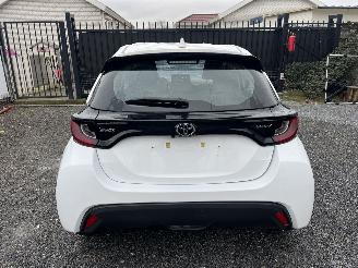Vaurioauto  passenger cars Toyota Yaris 1,5 HYBRIDE - BENZINE - AUTOMATIC 2025/1