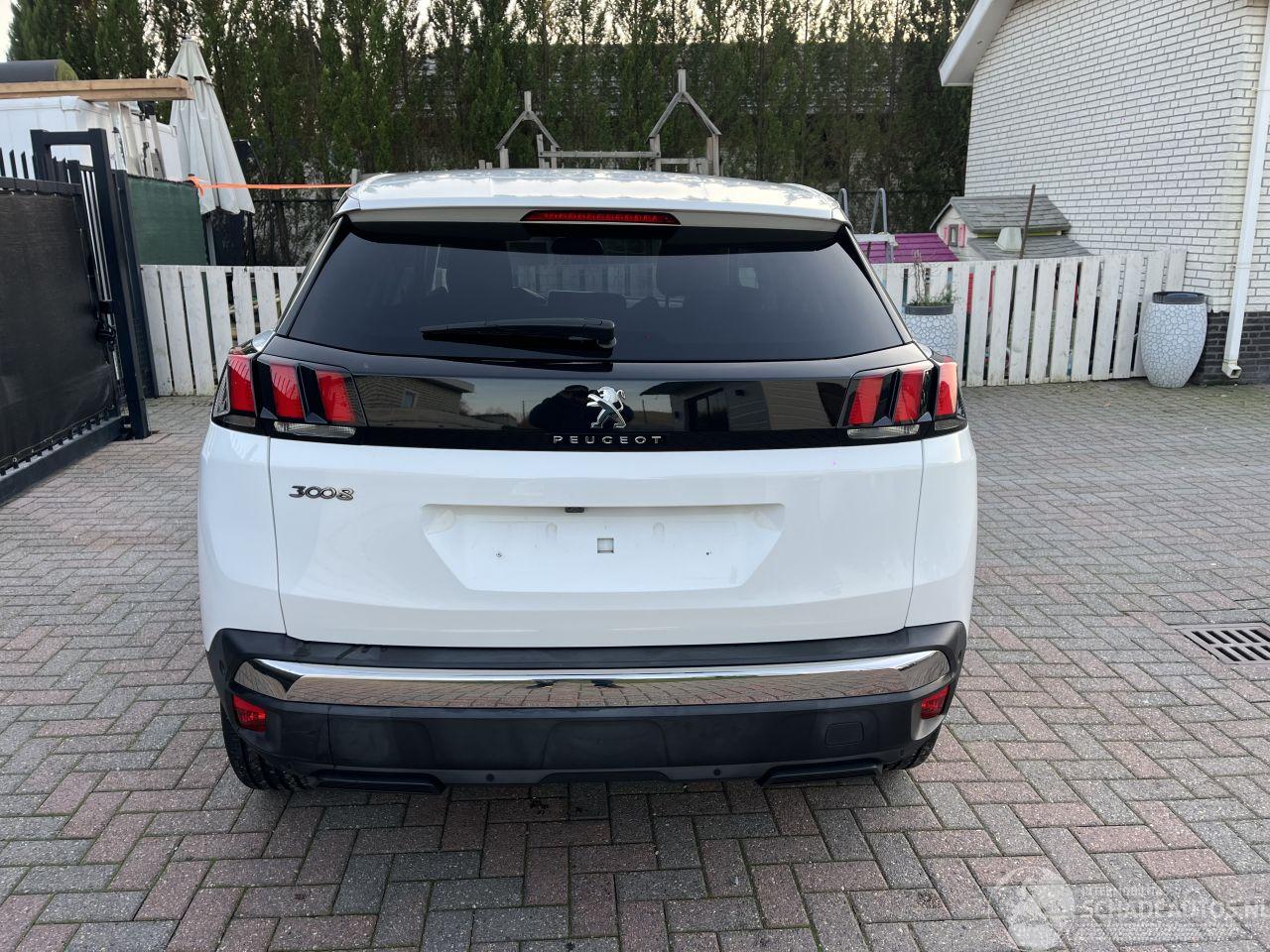 Peugeot 3008 1,2 BENZINE 131,PS  AUTOMATIC