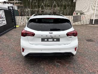 uszkodzony samochody osobowe Ford Focus  2023/6