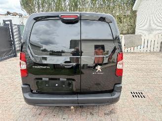 Schadeauto Peugeot Partner AUTOMATIC 131,PS DIESEL 2023/9