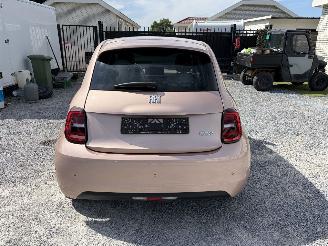 skadebil auto Fiat 500E 500 e 3+1 La Prima 2026/2