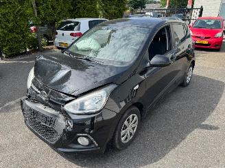krockskadad bil auto Hyundai I-10 1.0i i-Motion Go! 2016 2016/11