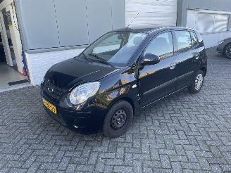 Vaurioauto  passenger cars Kia Picanto 1.1 X-clusive Airco 2009/4