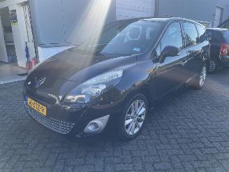 Schadeauto Renault Grand-scenic 2.0 Dynamique 7p. 140PK!!! AUTOMAAT!!! 2010/2
