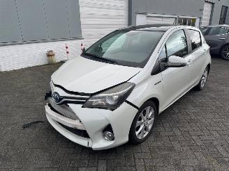 Schadeauto Toyota Yaris 1.5 hybrid dynamic 2015/8