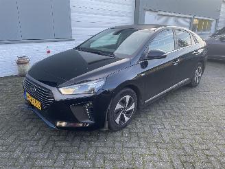 Voiture accidenté Hyundai Ioniq 1.6 GDi Hybrid Comfort 2017/1