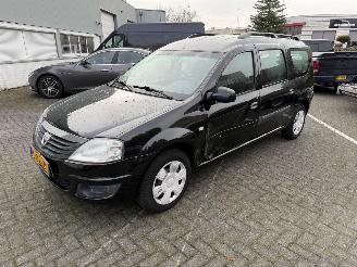 Vaurioauto  passenger cars Dacia Logan 1.6-16V Lauréate 7p. 2011/12