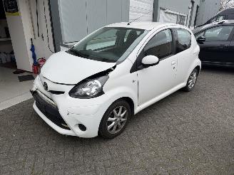 Schadeauto Toyota Aygo 1.0 VVT-i Aspiration 2012/12