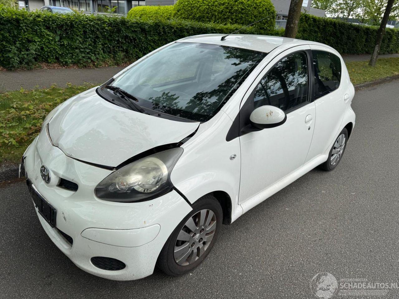 Toyota Aygo 1.0-12V Xcite White search