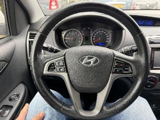 Hyundai I-20 1.2i i-Deal picture 14