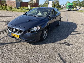 Damaged car Volvo V-40 V40 2.0 D3 Kinetic 2012/9