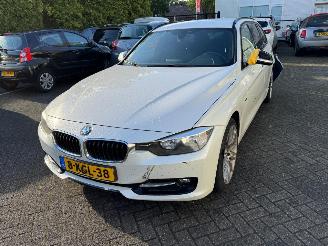 damaged passenger cars BMW 3-serie 320d EfficientDynamics Edition Business 2013/4