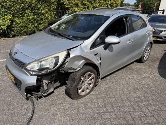 Voiture accidenté Kia Rio 1.2 CVVT Comfort Pack 2012/4