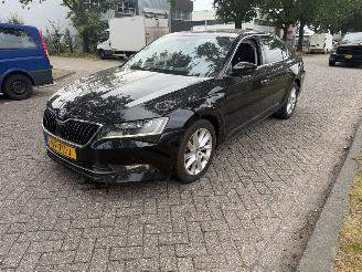 Coche accidentado Skoda Superb 1.6TDI Ambition Business 2017/4