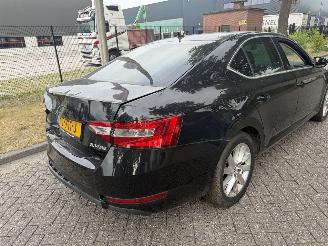 Skoda Superb 1.6TDI Ambition Business picture 3