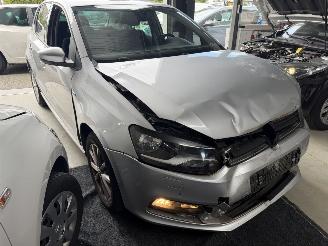 Damaged car Volkswagen Polo 1.0 comfortline 2015/9