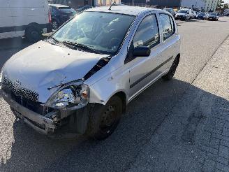 Avarii autoturisme Toyota Yaris 1.3-16V VVT-i Sol AIRCO 2000/3
