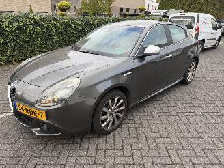 damaged passenger cars Alfa Romeo Giulietta 1.4 T Distinctive 2011/5