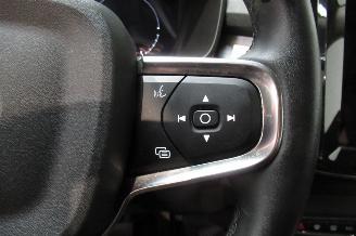 Volvo XC40 MOMENTUM picture 32