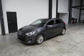 Damaged car Kia Rio SEDAN 2018/5