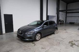 Damaged car Renault Mégane ZEN 2022/5