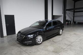 krockskadad bil auto Skoda Superb STYLE 2019/10