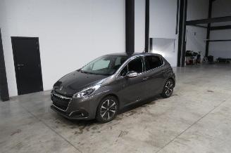 uszkodzony samochody osobowe Peugeot 208 ALLURE PACK 2018/11
