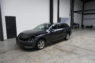 uszkodzony samochody osobowe Audi A4 BREAK 2021/3