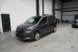 skadebil bedrijf Opel Combo CAMIONETTE 2021/5