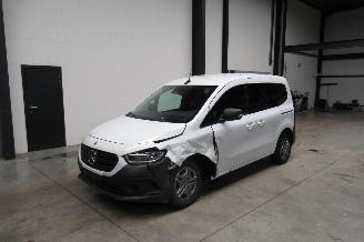 krockskadad bil auto Mercedes Citan TOURER 2023/10