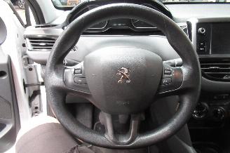Peugeot 208 SEDAN picture 17