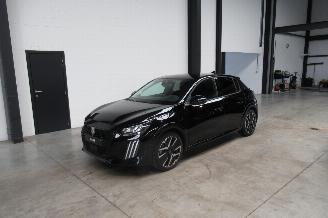Vaurioauto  passenger cars Peugeot 208 ALLURE PACK 2025/11