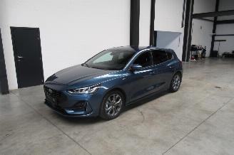 krockskadad bil auto Ford Focus ST-LINE 2025/4