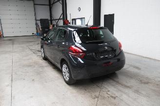 Peugeot 208 SEDAN picture 3
