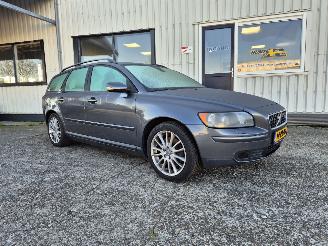 Salvage car Volvo V-50 2.5 T5 AWD Summum 2004/10