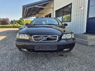 Volvo V-70 2.4T picture 2