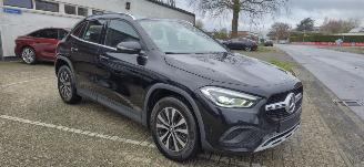 damaged passenger cars Mercedes GLA 180 Benzine *Automaat*LED*Airconditioning*DAB*Comfortstoelen*Camera*Parkeer pakket* 2022/1
