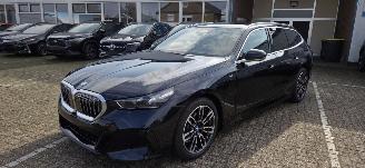 skadebil auto BMW 5-serie 530e PlugIn Hybride M Sport Touring*Ambiente*HeadUp*360 Camera*Trekhaak*Leren Comfortstoelen met memory*HarmanKardon Sound*DAB* 2025/7