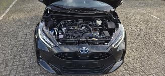 Damaged car Toyota Yaris 1.5 Hybride* Automaat*Navigatie*touchscreen*LED*HeadUp*Camera* 2024/9