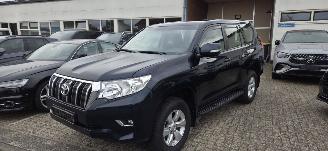 Schadeauto Toyota Landcruiser 2.8L D4D* 5 deurs* Automaat*Navigatie*Kamera*trekhaak* 2022/4