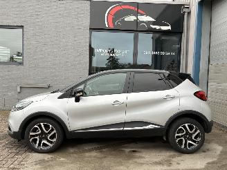 krockskadad bil auto Renault Captur RENAULT CAPTUR 1.2I AUTOMAAT 2016 2016/5