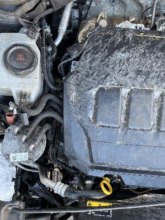 Volkswagen Golf VW GOLF 8 2.0TDI DSG R LINE picture 8