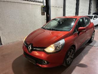 uszkodzony samochody osobowe Renault Clio RENAULT CLIO 1.5D 2014 2014/7