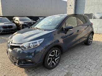 Damaged car Renault Captur RENAULT CAPTUR 1.5D AUTOMAAT 2015 2015/5