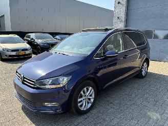 Voiture accidenté Volkswagen Touran VW TOURAN 1.6D DSG 2017 7 ZIT 2017/2